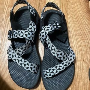 Black and white womens sandals size 11